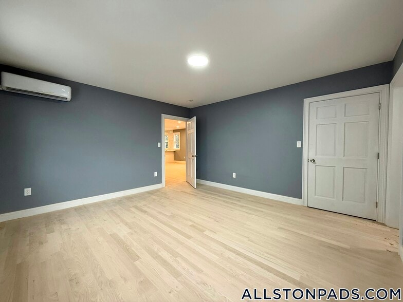 Building Photo - 8 Brentwood St