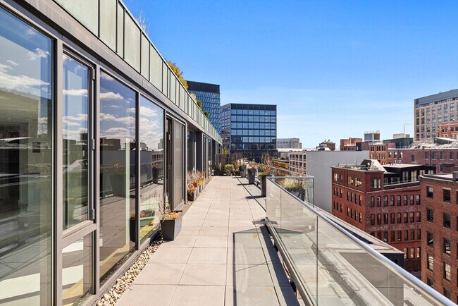 Building Photo - 346 Congress St