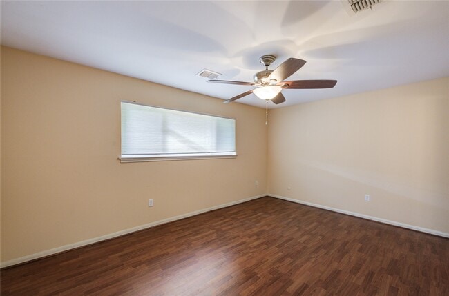 Building Photo - 5711 Weeping Willow Rd