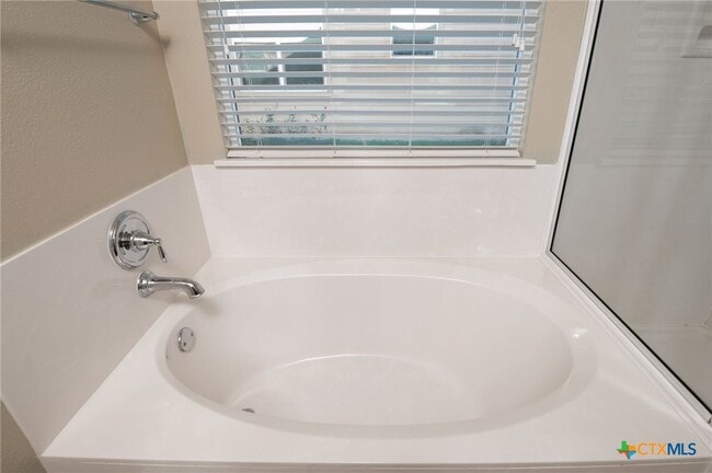 Building Photo - 146 Linden Ln