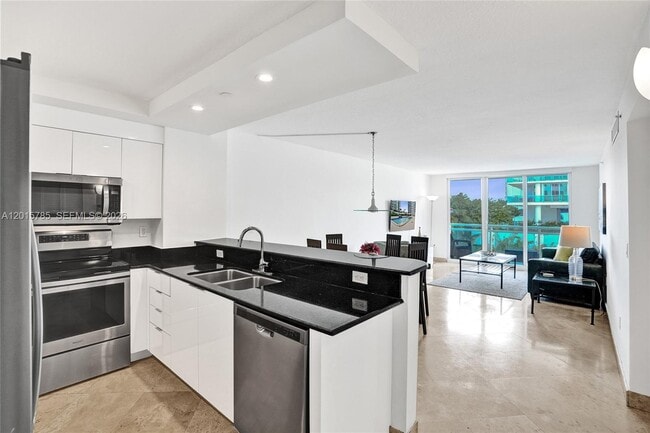 Building Photo - 6917 Collins Ave