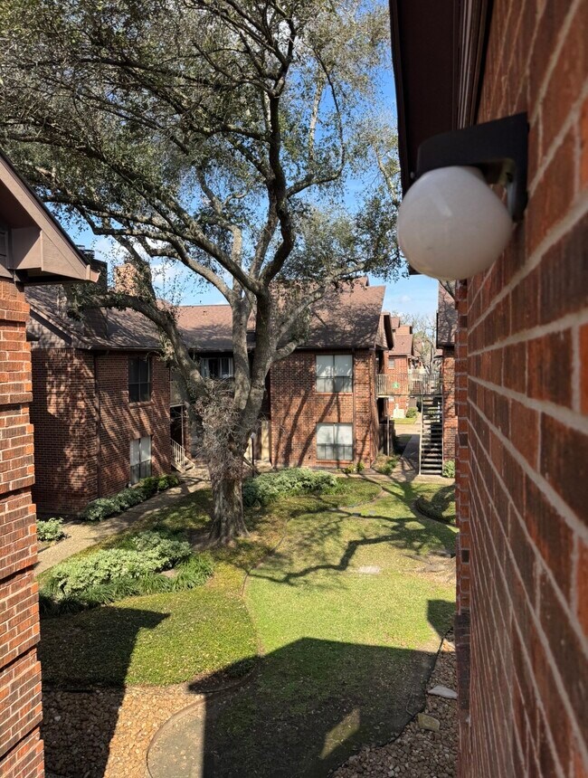 Building Photo - 3130 Walnut Bend Ln