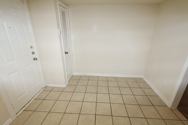 Building Photo - 8619 Parasol Ln