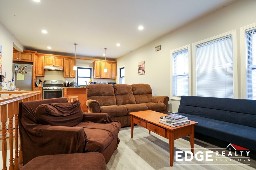 Building Photo - 10 Glenville Ave