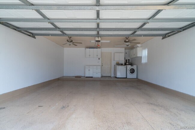 Building Photo - 3 Bed 2.5 Bath Townhome in Spinnaker Place Townhomes 2