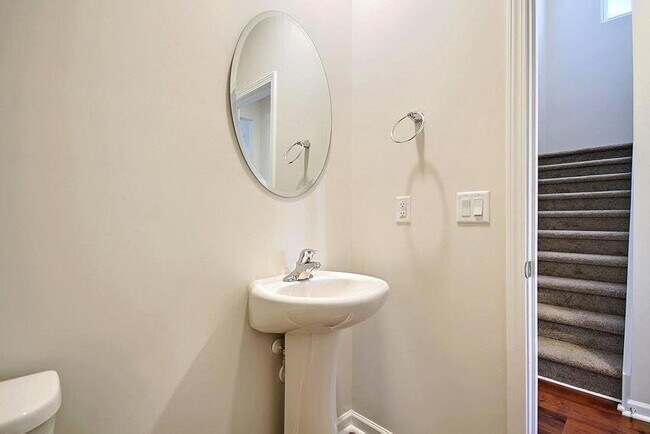 Building Photo - 121 Marigny St