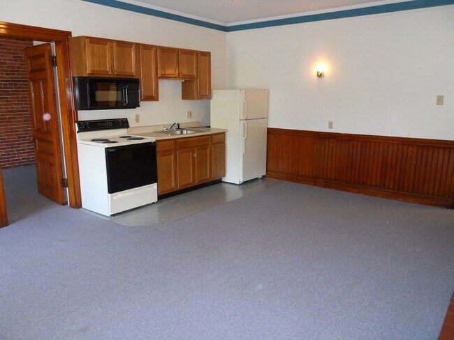 Building Photo - 39 Pleasant St