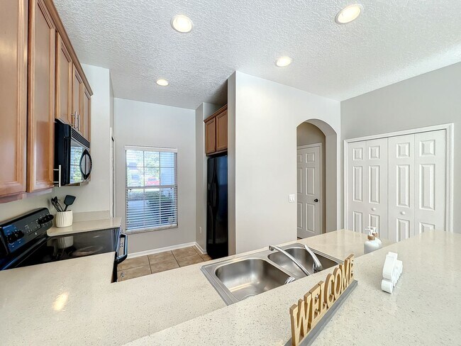 Building Photo - Clubside Pointe