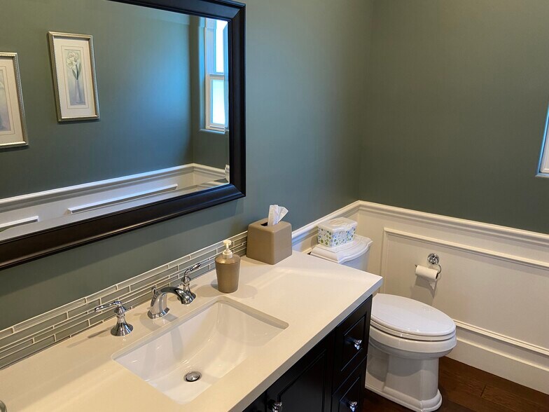 Building Photo - 4470 Stansbury Ave