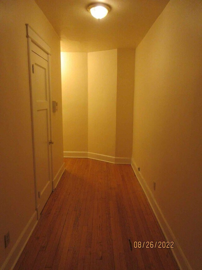 Building Photo - Available September 2026 Large Remodeled 1 Bedroom Apartment with Free Heat!