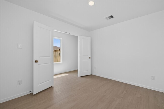 Building Photo - 28938 Rustic Windmill Wy