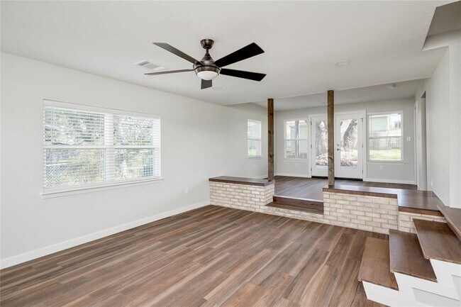 Building Photo - 809 N West St