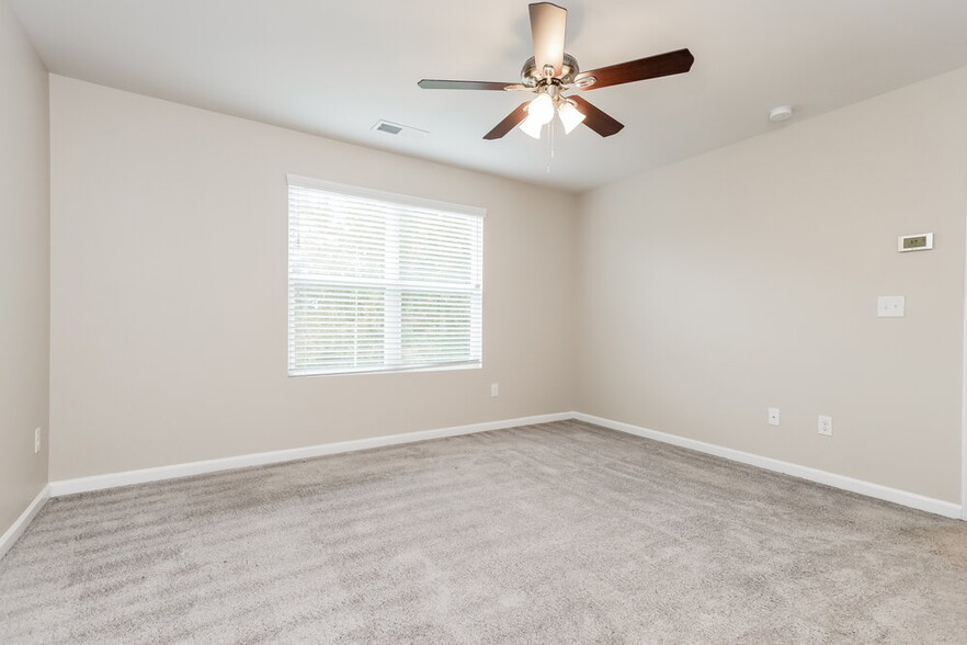 Building Photo - 319 Hamilton Pointe Dr