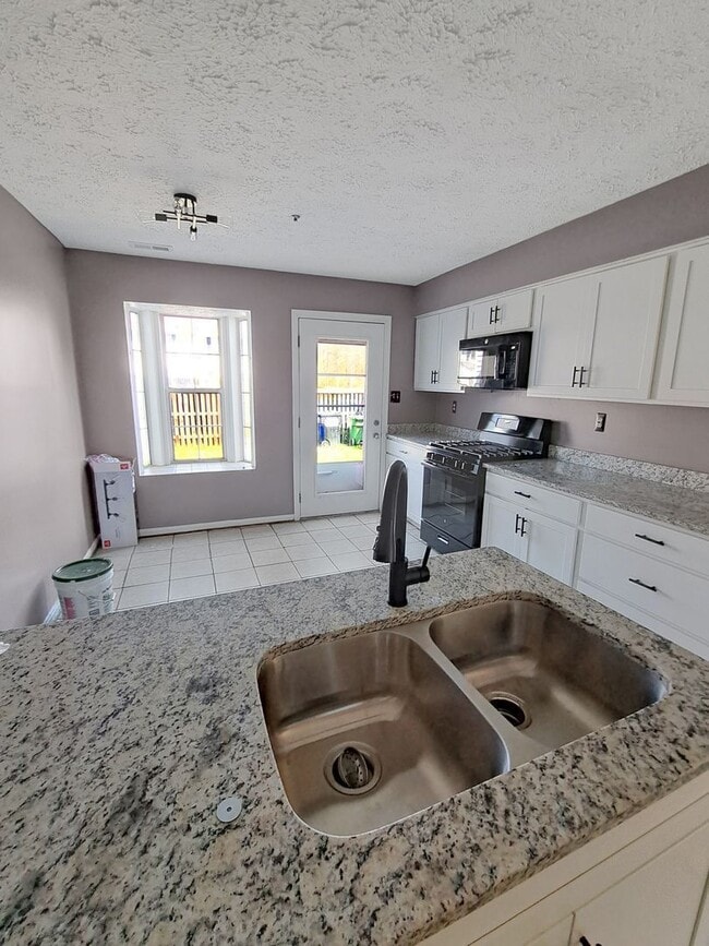 Building Photo - 3870 Gateview Pl