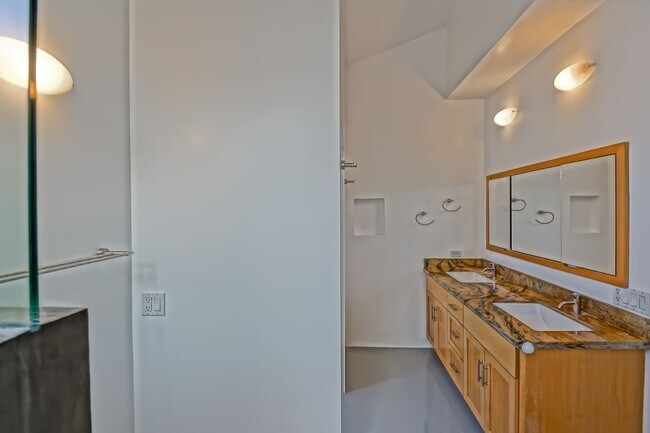 Building Photo - 522 Grand Blvd