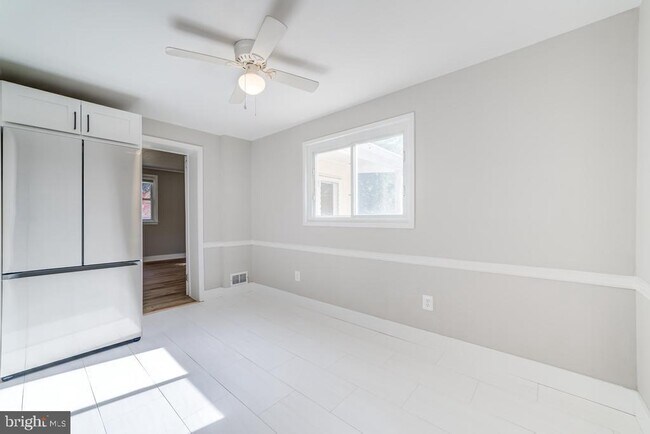 Building Photo - 10736 Maple St