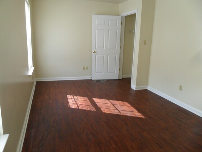 Building Photo - 107 Burley Ave