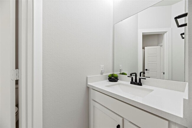 Building Photo - 30155 Gold Finch Pl