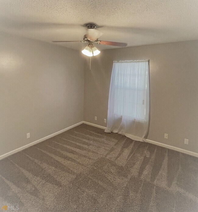 Building Photo - 304 McQueen Cir