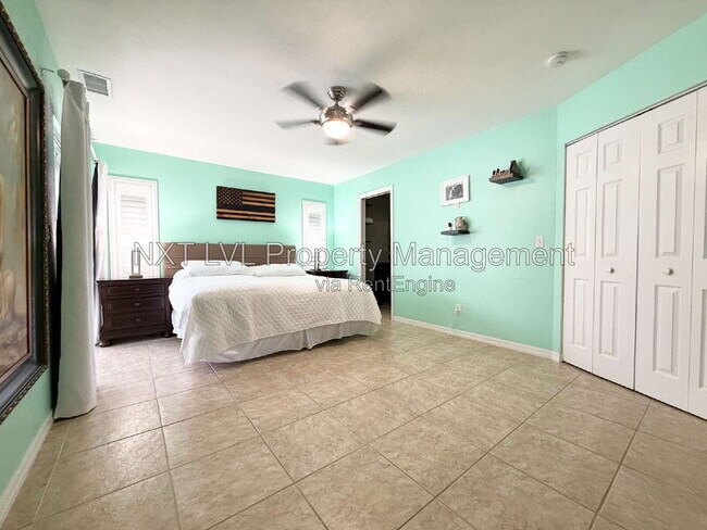 Building Photo - 4213 SW 15th Ave
