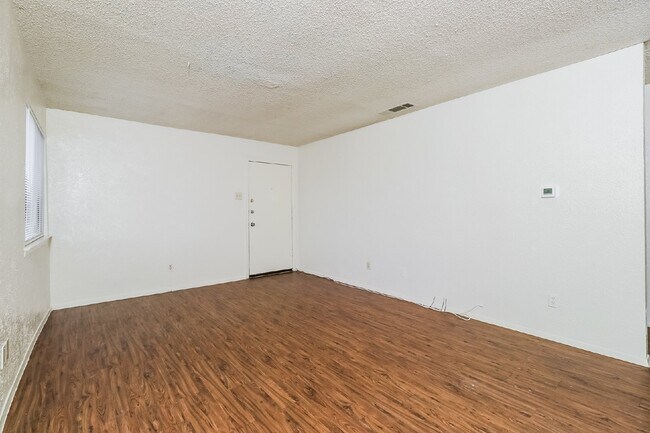Building Photo - 323 W William Cannon Dr