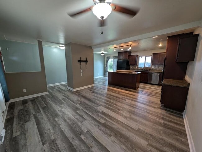 Building Photo - 1167 Westview Dr