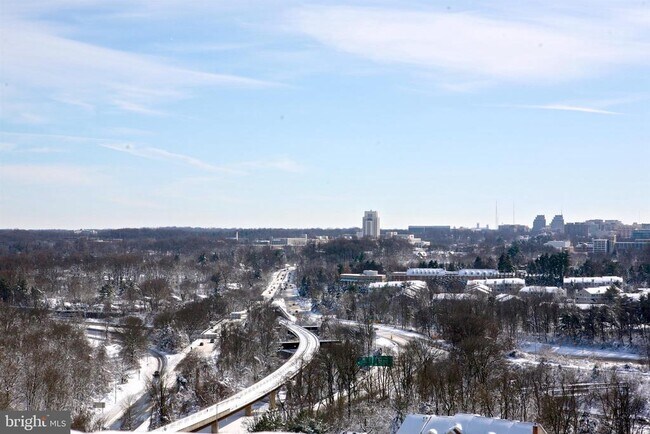 Building Photo - 10101 Grosvenor Pl