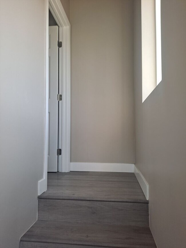 Building Photo - upstairs studio lots of natural lite