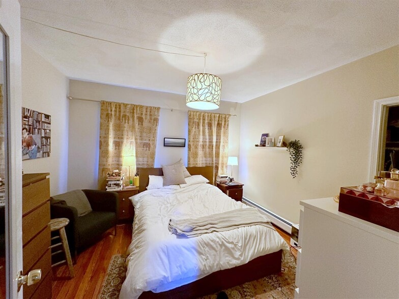 Building Photo - 714 Broadway