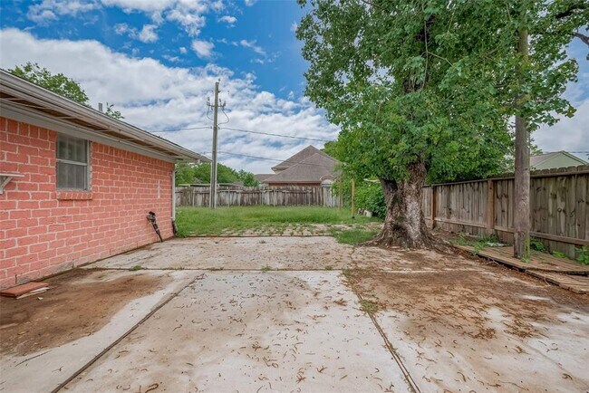 Building Photo - 12111 Pompano Ln