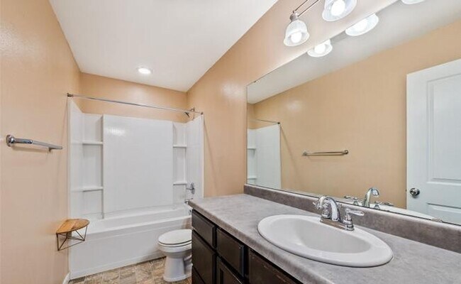 Building Photo - Updated 3 bedroom, 2.5 bath home in Tacoma!