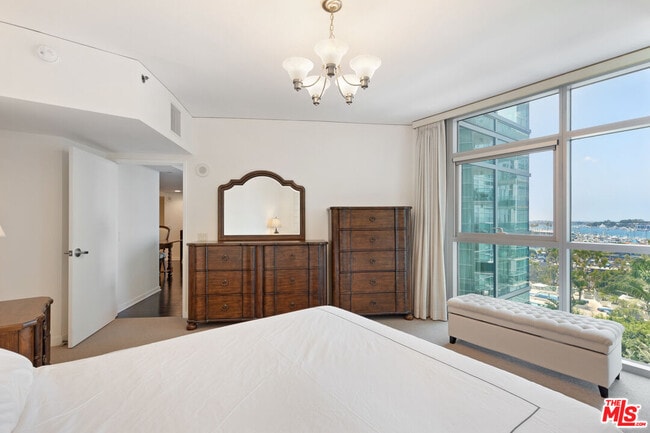 Building Photo - 13650 Marina Pointe Dr