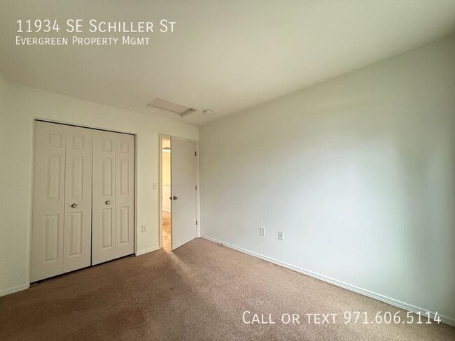 Building Photo - 11934 SE Schiller St