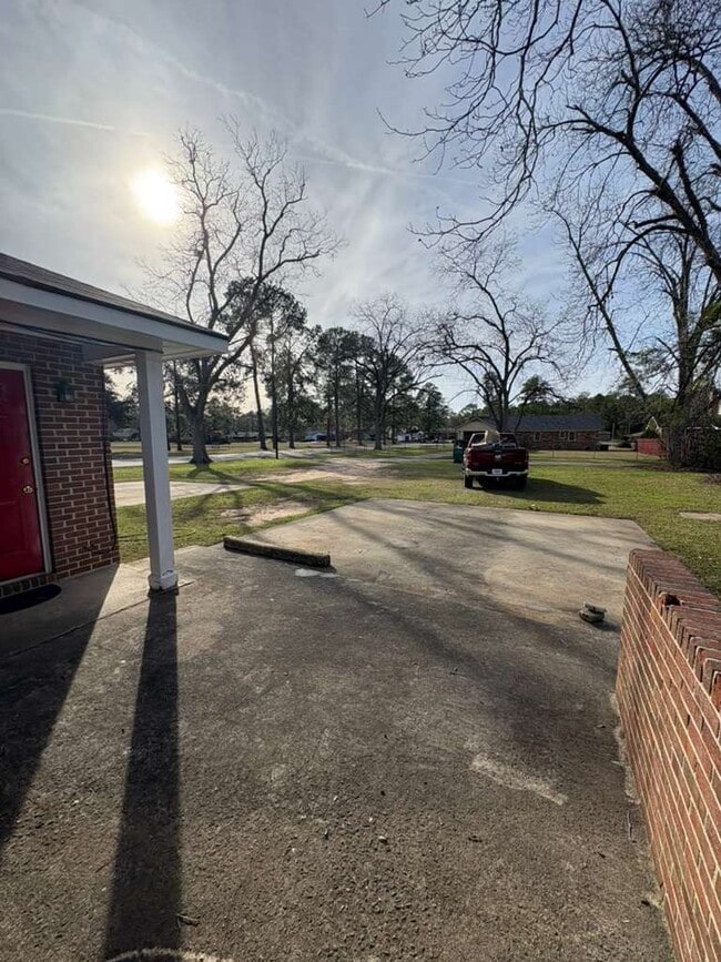 Building Photo - 1029 Davidson Dr