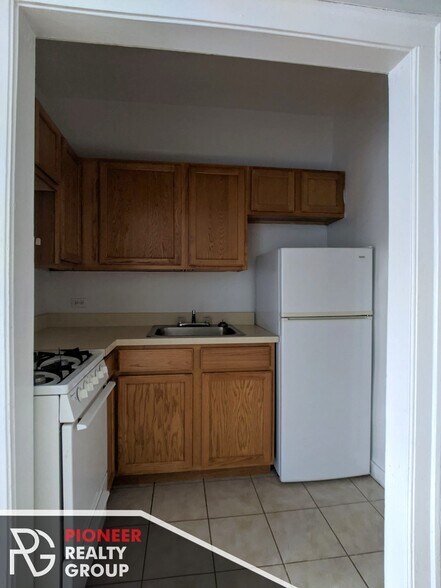 Building Photo - 1160 N Dearborn St