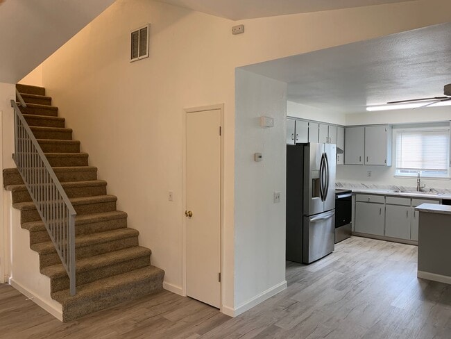 Building Photo - Super clean and move-in ready 3 Bedroom, 2 Bath!!