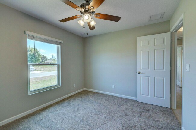 Building Photo - 799 SW Sardinia Ave