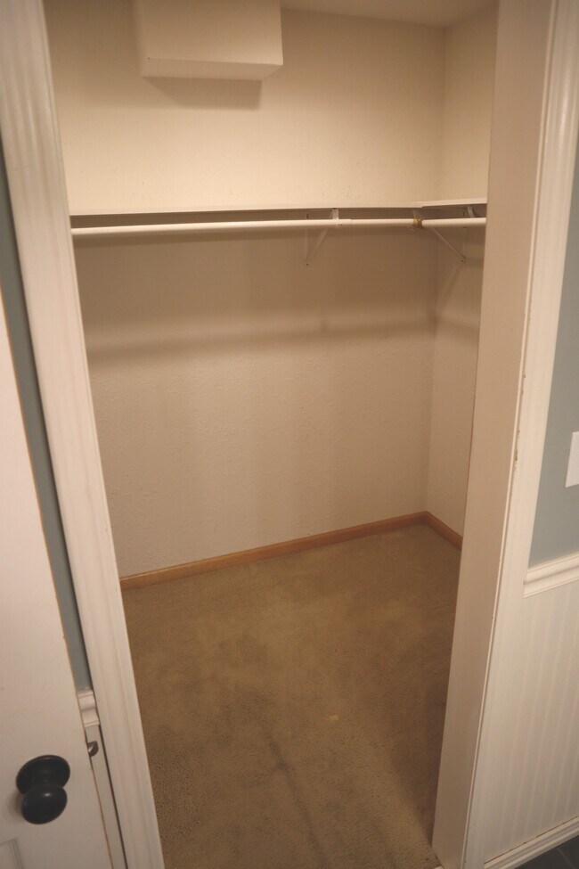 Building Photo - 604B Sunflower St