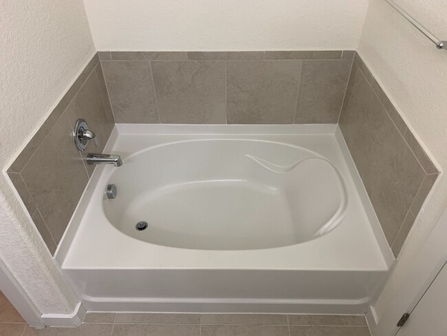 Building Photo - LOVELY ONE STORY HOME WITH EASY ACCESS TO ...