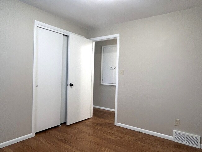 Building Photo - Fully Renovated 3 Bedroom Ranch!