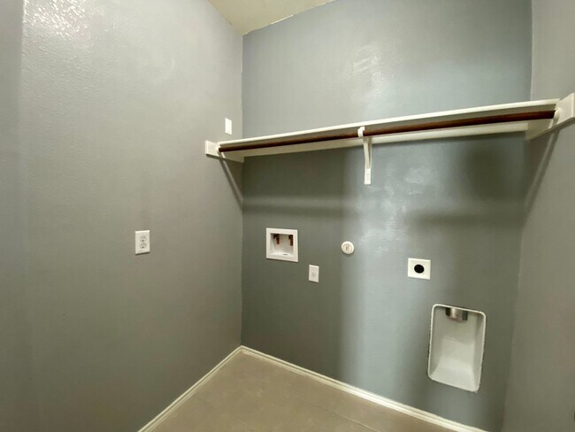 Building Photo - 466 Eagle Brook Ln