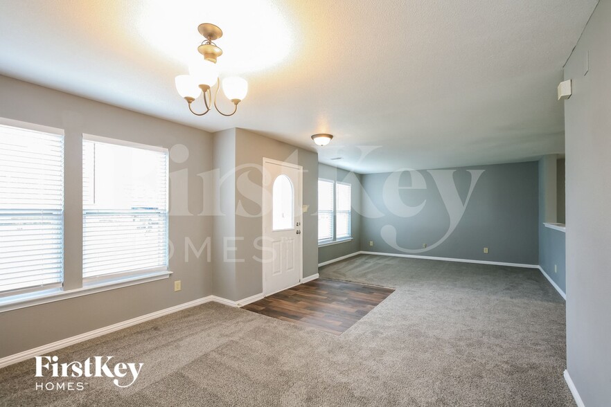 Building Photo - 6670 Eagle Crossing Blvd