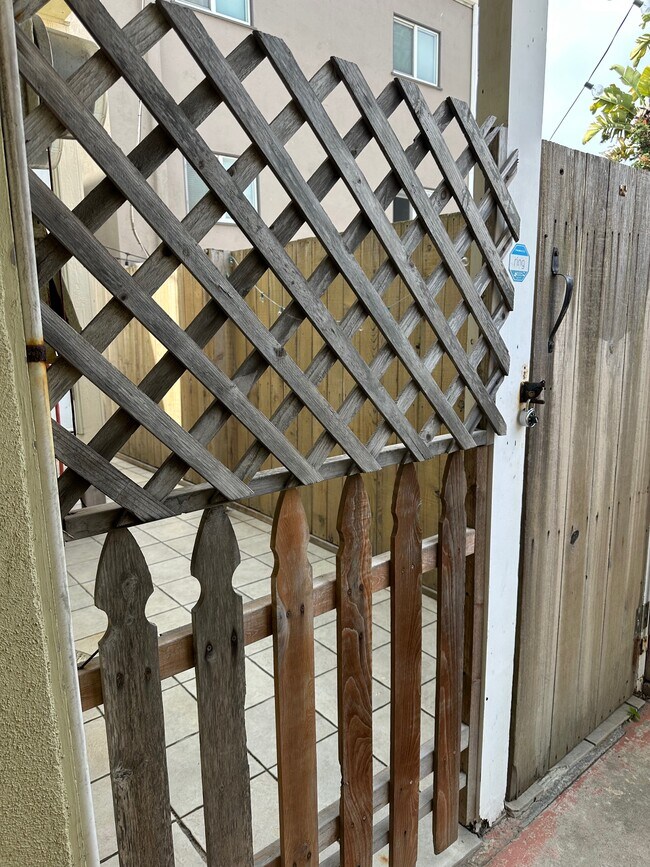 Building Photo - 222 Gull St