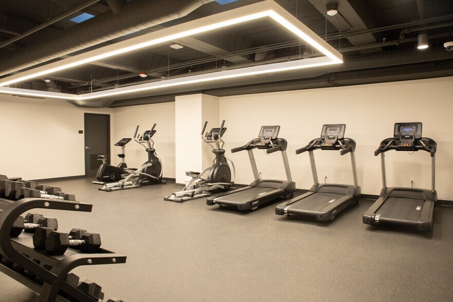 Building Photo - 333 W State St