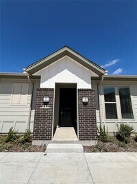 Building Photo - 300 Lucas Ln