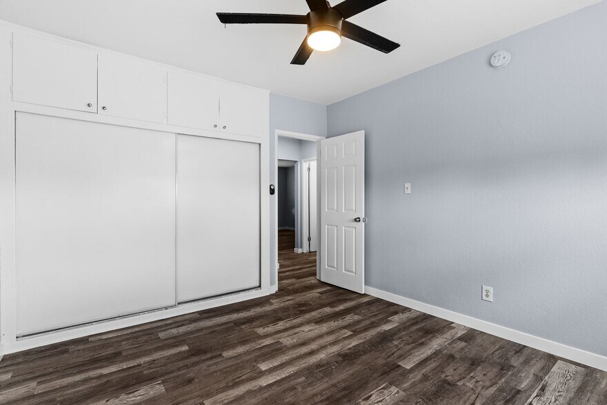 Building Photo - 927 Daisy Ave