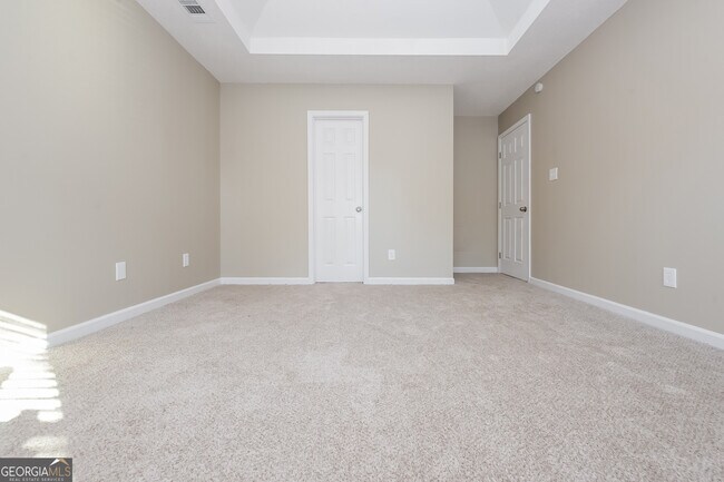 Building Photo - 65 Pine Tree Dr