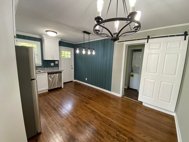 Building Photo - Adorable and Updated 3BR, 2BA Brick Ranch in the heart of Martinez!
