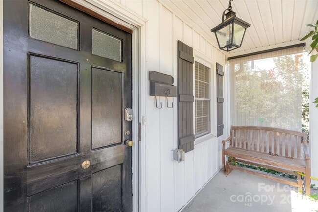 Building Photo - 542 Iverson Way