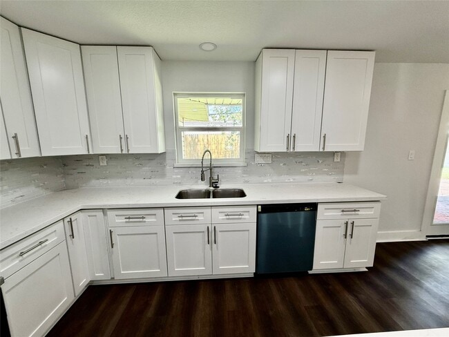 Building Photo - 1631 Shadow Bend Dr